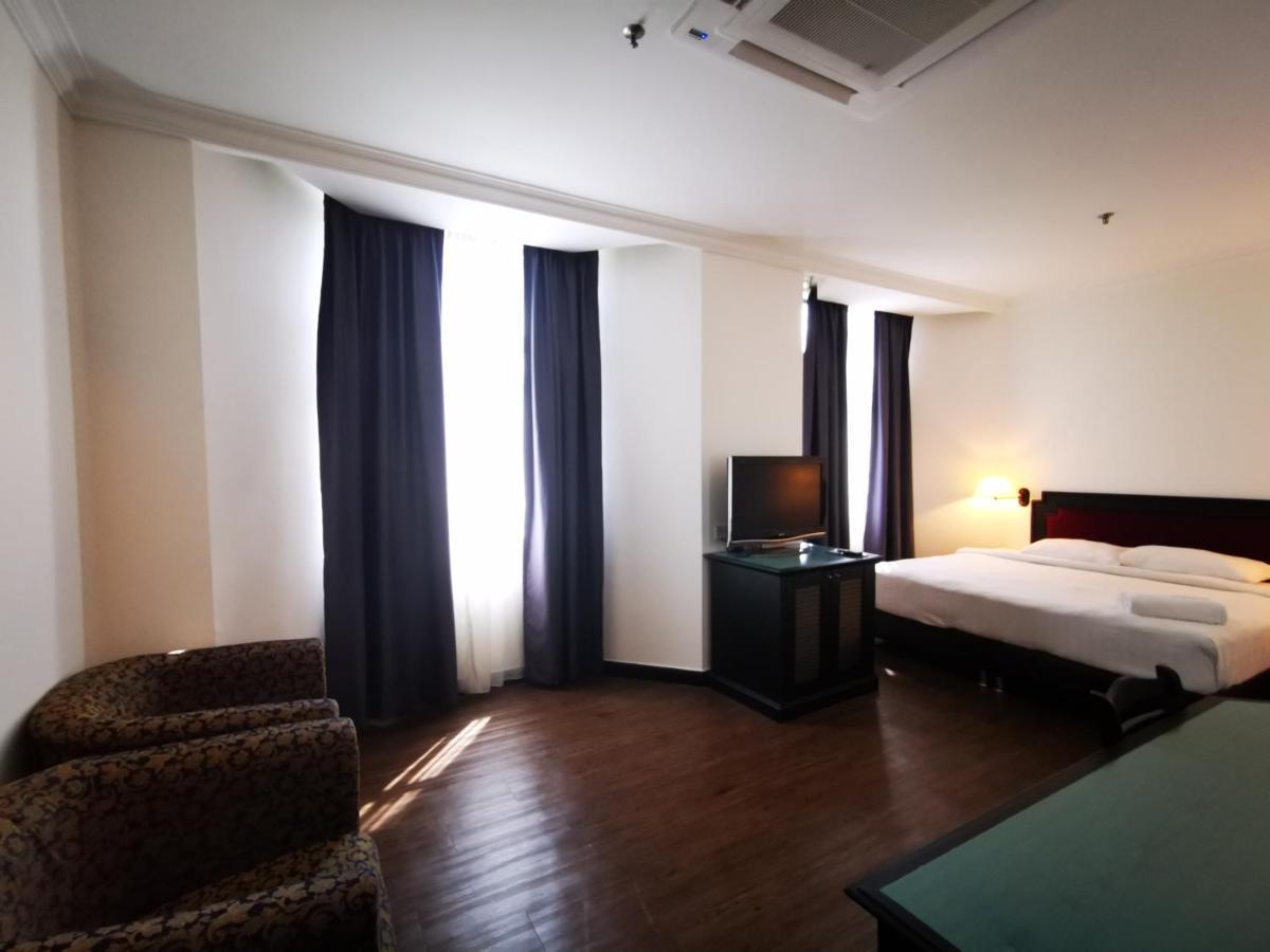 Regalodge & Hotel