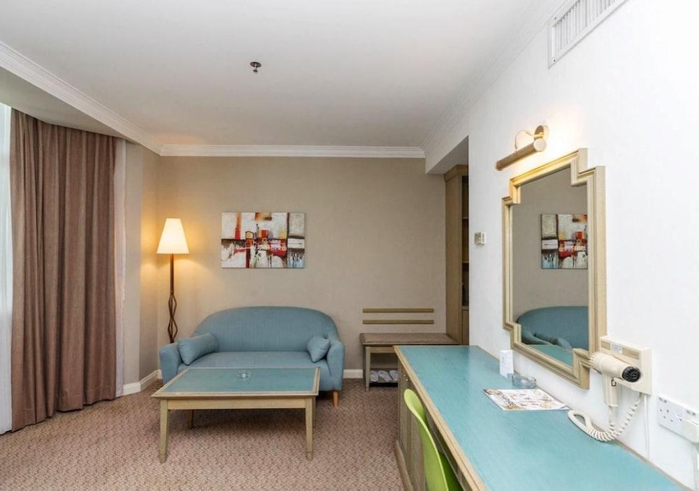 Hotel Regalodge & 3*